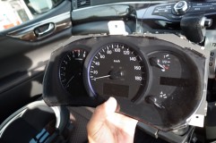E52エルグランドのヘッドライトAFS警告灯キャンセル 外したスピードメーター