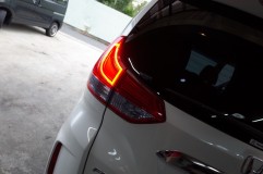GB5型フリードのテールランプ4灯化加工施工 ブレーキ時はゲート側が光らないので、LEDのPOWER UPと配線を接続します。