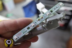 GB5型フリードのテールランプ4灯化加工施工 殻割りしてLEDを取り出しました。LEDはブレーキ点灯でも問題ないHighPowerチップだったため、交換せずにLEDの点灯回路を制作しました。