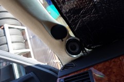  ツイーターもリバースドーム形状。素材もF1のボディにも使われる軽くて硬い素材を使ってます。本国フランスから仕入れた極上品です。 