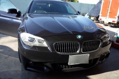  まずはこちらのBMW M3 ステーションワゴンからナビキャンセラー＆レーダーを取り外しました。 