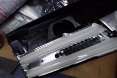 RCオデッセイのテールランプシーケンシャル加工 早速殻割りをします。先日作業したので今回はかなりスムーズに殻割りできました。かなりカッティングにコツが入ります。