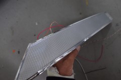 RCオデッセイのテールランプシーケンシャル加工 そして半ミラー加工したダイヤカットアクリルを表面に貼ります。これで中のLEDは全く見えません。