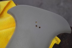  型紙を使って穴を3箇所 