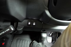 200系4型ハイエースのLEDエアコンパネル色替え(打ち換え)ホワイト化 もちろん各種スイッチも対応しました。
