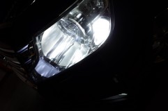 ステップワゴンの全LEDカスタム施工 コーナリングランプはヘッドライト搭載のまま交換しました。5年前に初めて施工したときは1時間程度かかって左右を交換しましたが、今回は10分で完了しました。これでもうまくなってるんですね。