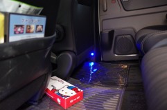 フリードの天井間接照明取り付け 同じ電源を使ってフットランプも取り付けしました。