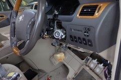 10系アルファードの後付プッシュスタートシステム&スマートキーシステム取付 今回の車両はイモビライザー搭載車でしたので、イモビキャンセラも同時施工が必要です。
