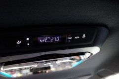 後期型80VOXYのエアコンパネル他スイッチ類のLED打ち換え リアの液晶パネルは反転しました。