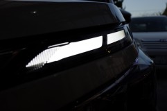 後期型80VOXYのエアコンパネル他スイッチ類のLED打ち換え 正面から見るとちゃんと面で発光しています。さすがメーカーの加工は一味違いますね。