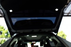 60系 ハリアーのシーケンシャルテール加工&インストール まずは作業の邪魔になるリアゲート内張りとリアフェンダー内張りを外します。