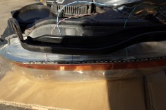  LEDを各ポート毎に配線を引き出し、コントローラーに接続すれば完成。最近のお気に入りの「UVレジン」にて防水・固定を行いました。 
