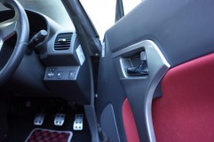 コペン セロ S のLEDカスタム施工 取っ手の部分は、夜間走行時は青、昇降時は赤の2色発光です。