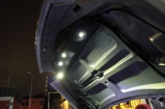 コペン セロ S のLEDカスタム施工 今回最大のポイントはリアトランク照明です。お客様のアイデアでプレートLEDを貼り付けるのではなく、スポット照明LEDを4発仕込みました。