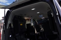  現在の室内灯ブームは
「爆光！！」
よりは程よい明るさが好まれます。
中が丸見えになることに抵抗がある方が多いですね～ 