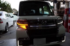  そしていきなりですが完成写真。アイラインの部分にLEDを仕込んでウィンカーとポジションで切り替えます。明るさも結構あるので、純正ウィンカー球なくてもいいかもですね。 