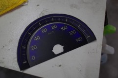 モコのスピードメーター文字盤交換 必要な部分だけ切り出します。