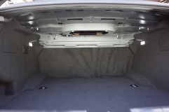 マセラッティ ギブリ のLEDカスタム トランク照明遠いな~