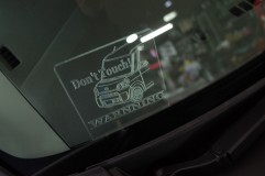  セキュリティプレートは、ネットに転がっている車両イラストを流用、レーザー加工なのでjpgデータがあれば彫刻できます。 