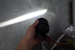  こちらがノーマルの配光です。光の中心は非常に明るいのですが、その照射範囲が狭すぎて足元しか照らしません。 