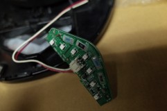  よく見るとハンダが1ヶ所乗っていません。つまり、今までLEDの片側端子は乗っかっていただけだったようです。ハンダをチュッと盛り直して完了しました。 