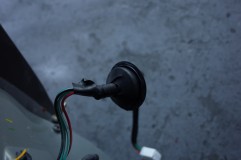 G's アクアのヘッドライト&テールランプ加工 流れるウィンカー化 定番のブーツ破れです。やはり2年ぐらいでゴムが変性してしまうようです。
