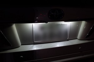 50プリウスのナンバープレート灯LED交換