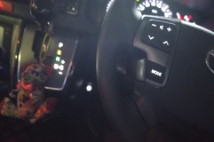 200系4型ハイエースのエアコンパネル他スイッチのLED打ち替え 交換 シフト部分は電球からLEDに交換しました。