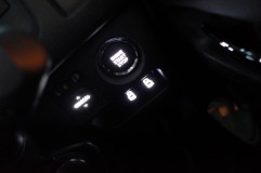 200系4型ハイエースのエアコンパネル他スイッチのLED打ち替え 交換 各種スイッチ類もすべて白色に交換しました。