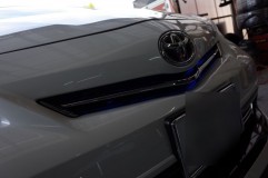プリウスアルファーのデイライト交換とフォグLED交換 ちょっとわかりづらいですがグリル内をブルーにしました。