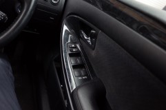 18系ゼロクラウンのオーディオマルチ他LED打ち換え・色替え この車の最大の難所は4箇所のドアスイッチです。このスイッチパネルは外すのに内張りを外して裏から外す必要があります。スイッチ4個だけですが1時間近くかかります。雨の予報なので先にここから攻めます。