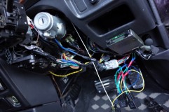 3ピンウィンカーリレーと5ピンリレー2個でウィンカー回路を作り、純正のウィンカーレバーの回路に割り込みました。 