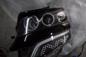 N-BOXカスタムのカスタムヘッドライト修理