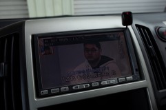 C25型セレナの地デジ取り付け やはり液晶の暗さは気になりますね。最近はスマートフォンなどでもかなり明るいですから。