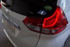 GB5型フリードのテールランプ4灯化(テール加工) 作業を始めようと作業前写真を撮っていたときに「あれ?スモールで光らない…」と悪い予感がしながらテールを取り外しました。