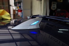 レヴォーグのレインボーシャークフィンアンテナ2連発とコラゾンテールシーケンシャル加工 このシャークフィンアンテナが厄介で、ソケット形状は全く同じなのに配線の入力が異なります。一旦ソケットから抜いて指し直す必要があります。
