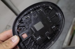 MOCOのミラーウィンカーシーケンシャル化 ヒートガンで炙りながらミラーのみを外します。今回は粘着剤などは使っていないタイプでした。