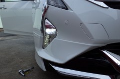 50型プリウスの純正フォグランプLEDのイエロー化 元々はフォグは白色、デイライトもかなり暗めです。