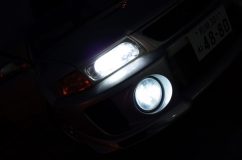  色もバッチリ８０００Kの蒼白色。 