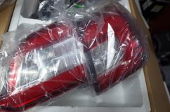 レヴォーグのJewel LED Tail(ヴァレンティ)REVOのテールランプ加工 当初のお客様のご希望はシーケンシャルウィンカーの光量UPでしたが、テールの仕組み上チップの交換だけでは難しそうだったため、費用対効果を考えてウィンカーは施工しないことになりました。代わりにスモール部分のブレーキ連動化を行いました。