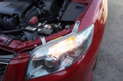 カローラーフィールダーのウィンカーLED化とトヨタ純正LEDフォグランプインストール ハイフラ抵抗は当然必要ですが、前後LEDにした場合もフロント・リアどちらかに抵抗を設置すればOK。前後トータルで基準値を超えればハイフラが止まります。