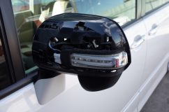 70型ノアのヴァレンティミラーウィンカーの修理 ミラーカバーを外せばワンタッチで取り外すことができます。当店で取り付けしたので、3年前の自分に感謝!