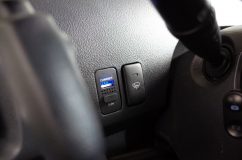 bBのLEDカスタムチューニング施工 USB充電ポートを増設しました。