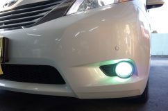 愛知県より北米トヨタのシエナご来店!!今回はハイビームをLEDに~ フォグはすでにHIDがインストール済みで、このフォグランプはハイビーム点灯時に連動して消灯するそうです。アメリカの法規制なのでしょう。