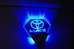 ハイエースのアンダーイルミと室内灯間接照明施工 デザインは前回施工したダイヤモンドタイプで、ロゴはお客様にて決定されました。
