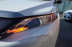 60ハリアーのヘッドライト流れるウィンカー(シーケンシャル点灯)施工 アイラインはノーマル状態は白で、ウィンカー点灯時は白が消灯してシーケンシャル点灯します。
