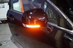  ウィンカーミラーもアヴェスト製のシーケンシャルタイプです。 