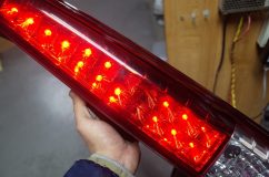  テールランプのブレーキが3箇所不点灯していました。 