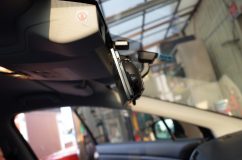 インプレッサのバックミラー型ドライブレコーダー取り付け スバルのアイサイト搭載車両なので、配線の通線は気を使います。
