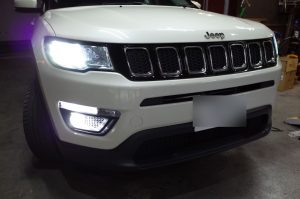 JEEPのCOMPASSでご来店！今回はヘッドライトHID化とフォグランプ＆デイライトをLEDに